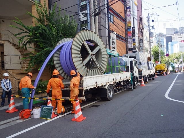 オメガライナー工法 更生材料引込み