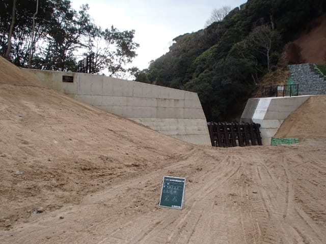 砂防堰堤工事 鋼製スリット堰堤完成