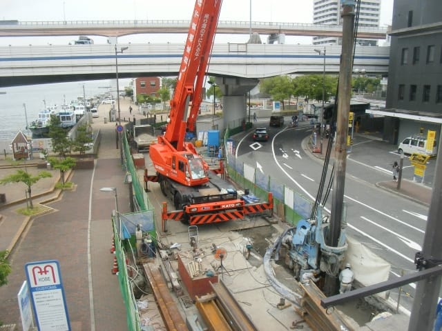 雨水幹線築造工事 土留矢板圧入状況